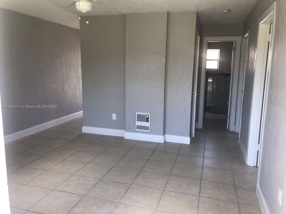 最近售出: $215,000 (0 贝兹, 0 浴室, 1250 平方英尺)