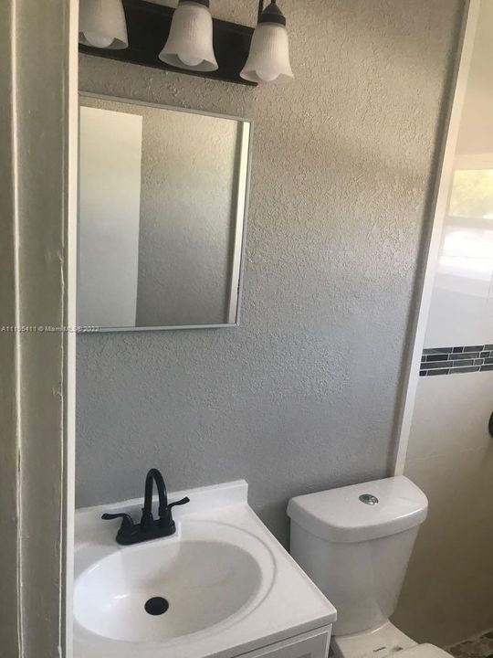 最近售出: $215,000 (0 贝兹, 0 浴室, 1250 平方英尺)