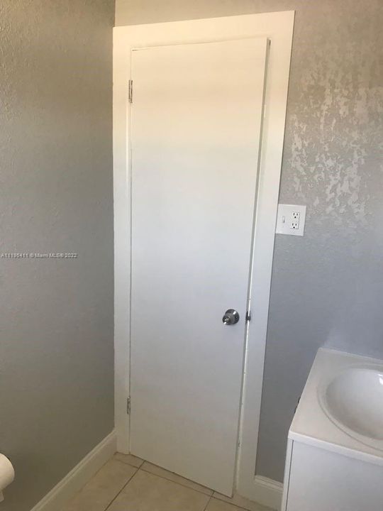 最近售出: $215,000 (0 贝兹, 0 浴室, 1250 平方英尺)