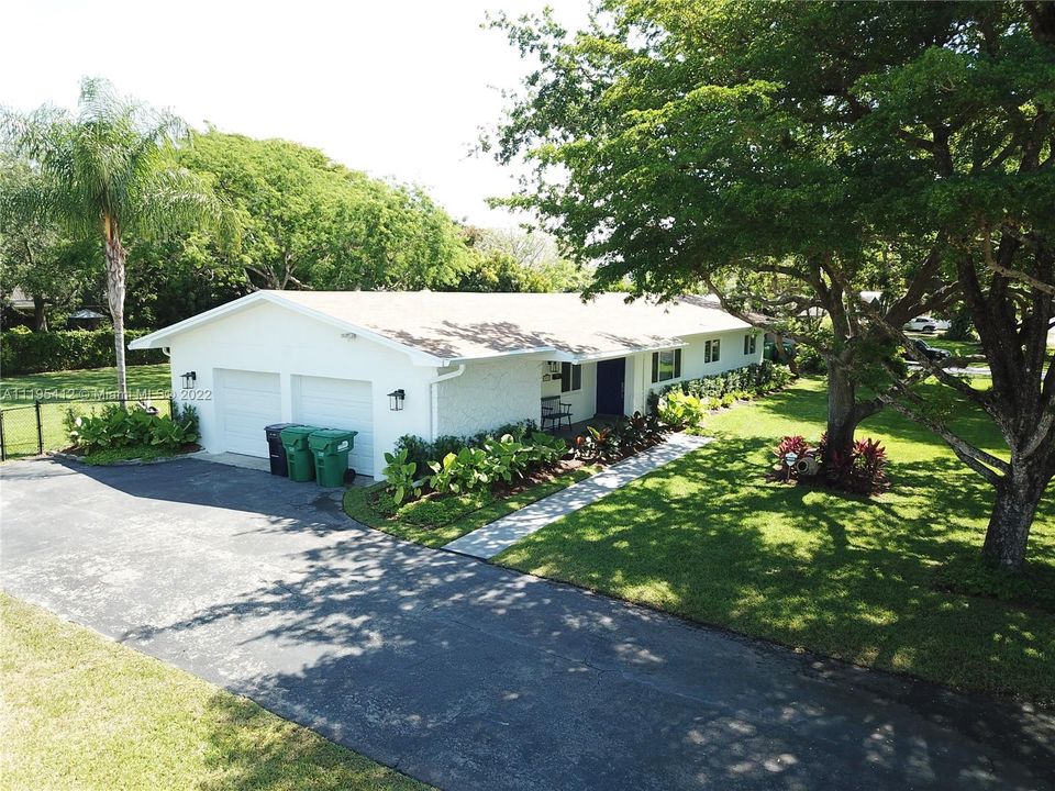 Recientemente alquilado: $5,250 (3 camas, 2 baños, 1524 Pies cuadrados)