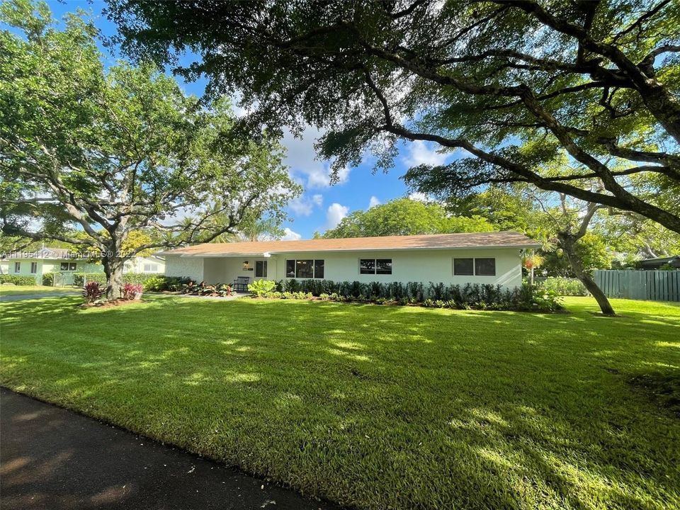 Recientemente alquilado: $5,250 (3 camas, 2 baños, 1524 Pies cuadrados)