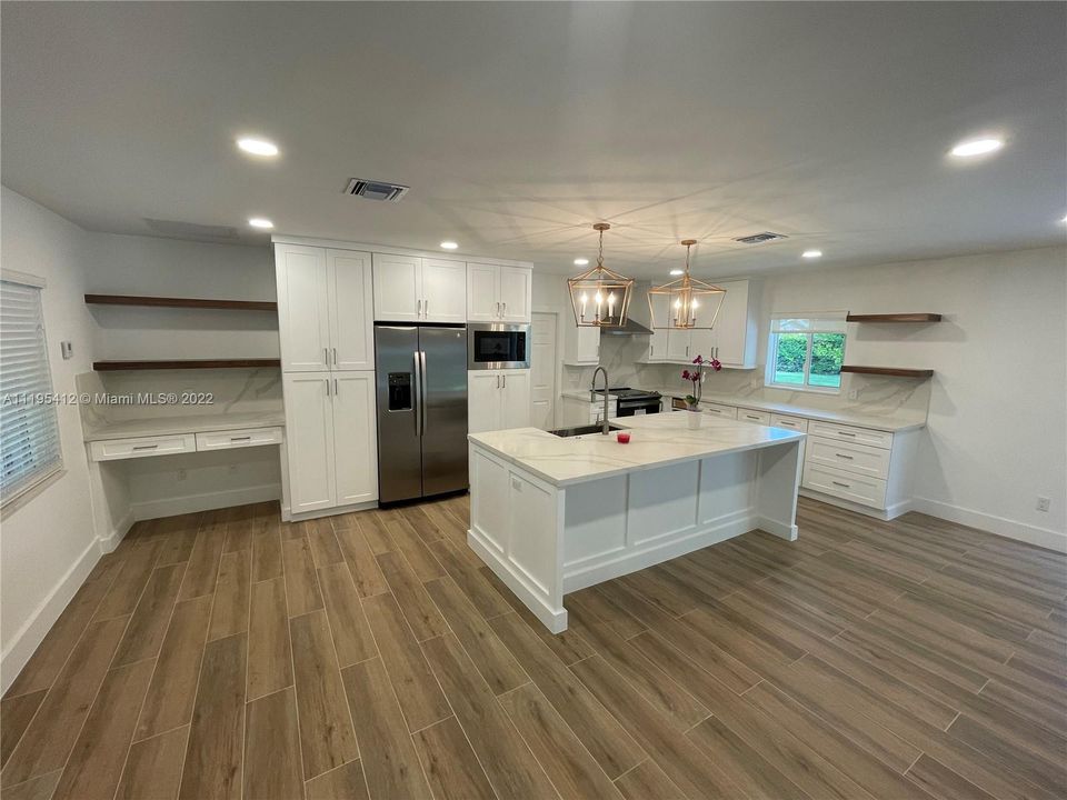 Recientemente alquilado: $5,250 (3 camas, 2 baños, 1524 Pies cuadrados)