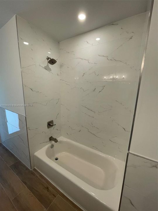 Recientemente alquilado: $5,250 (3 camas, 2 baños, 1524 Pies cuadrados)