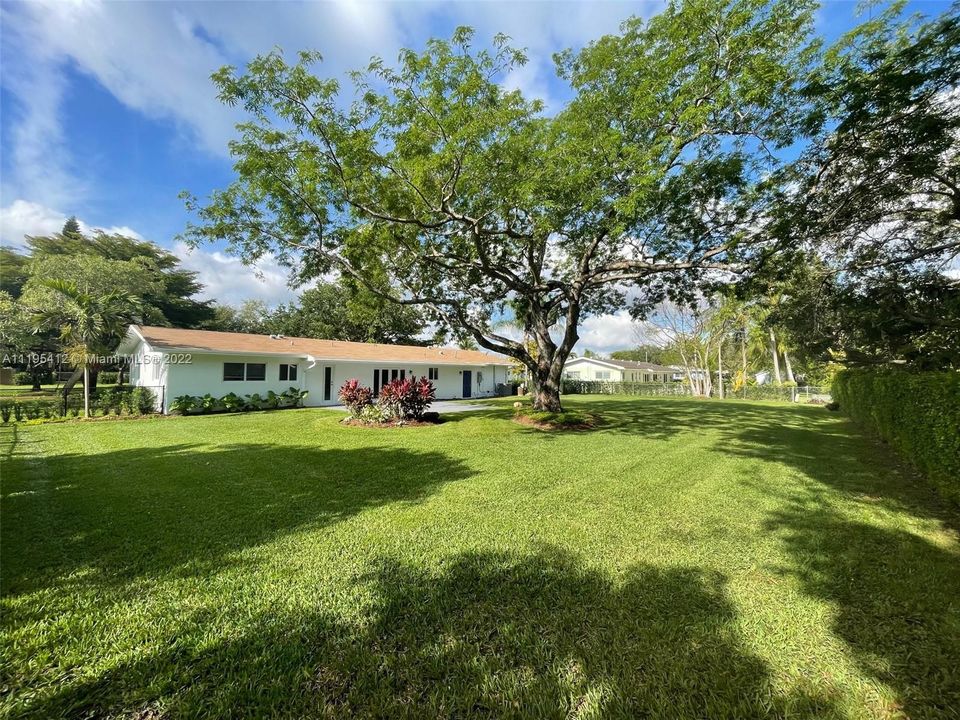 Recientemente alquilado: $5,250 (3 camas, 2 baños, 1524 Pies cuadrados)