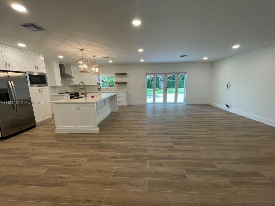 Recientemente alquilado: $5,250 (3 camas, 2 baños, 1524 Pies cuadrados)