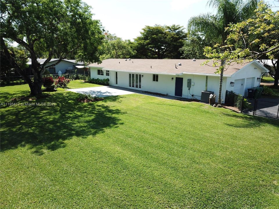 Recientemente alquilado: $5,250 (3 camas, 2 baños, 1524 Pies cuadrados)