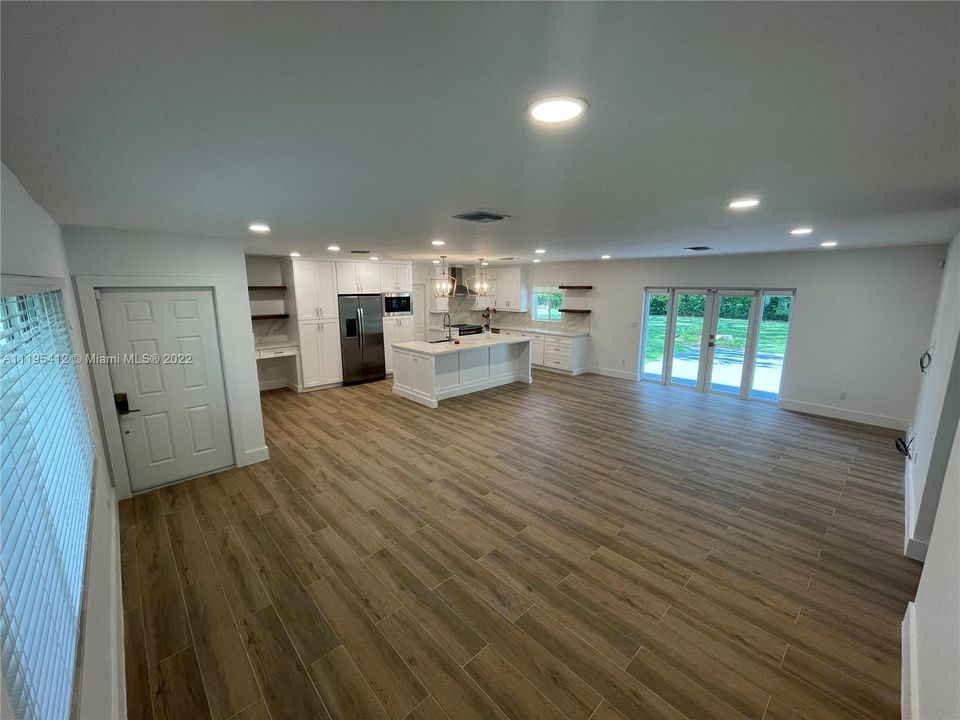 Recientemente alquilado: $5,250 (3 camas, 2 baños, 1524 Pies cuadrados)