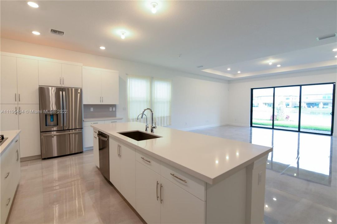 Недавно арендовано: $5,600 (3 спален, 2 ванн, 2287 Квадратных фут)