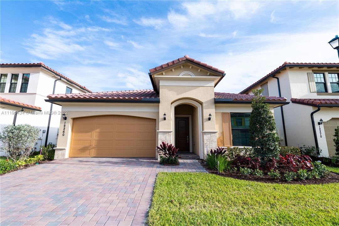 Недавно арендовано: $5,600 (3 спален, 2 ванн, 2287 Квадратных фут)