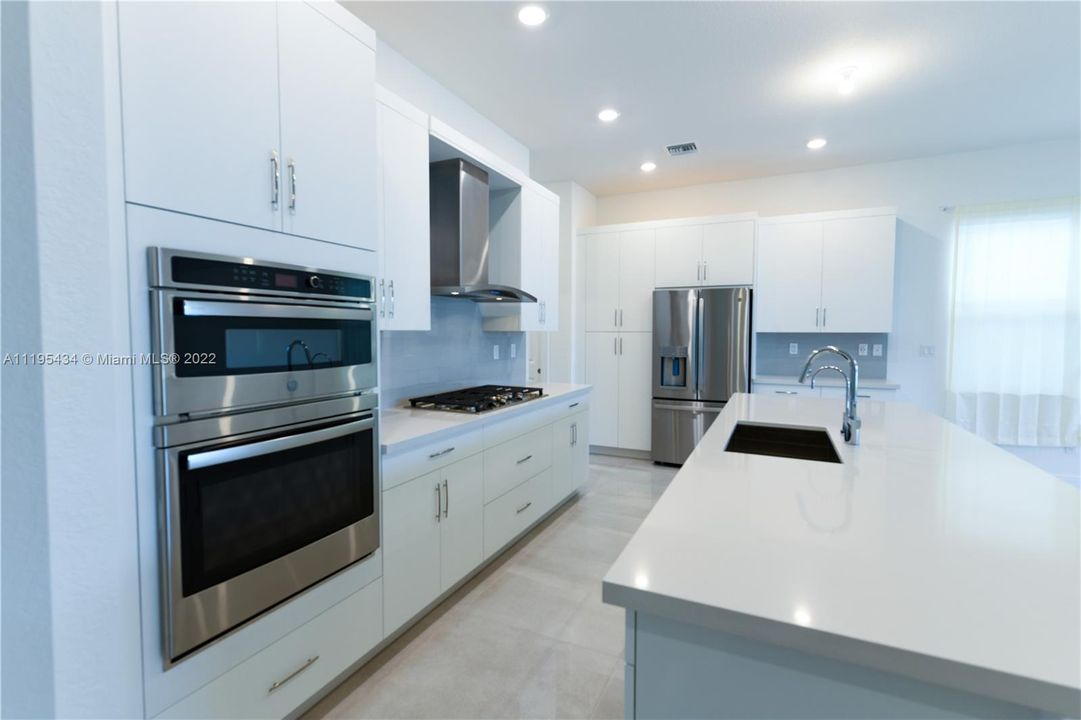 Недавно арендовано: $5,600 (3 спален, 2 ванн, 2287 Квадратных фут)