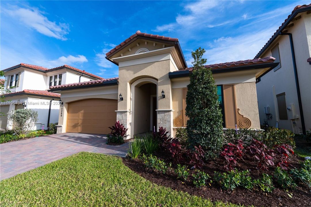 Недавно арендовано: $5,600 (3 спален, 2 ванн, 2287 Квадратных фут)