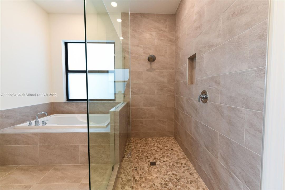 Недавно арендовано: $5,600 (3 спален, 2 ванн, 2287 Квадратных фут)