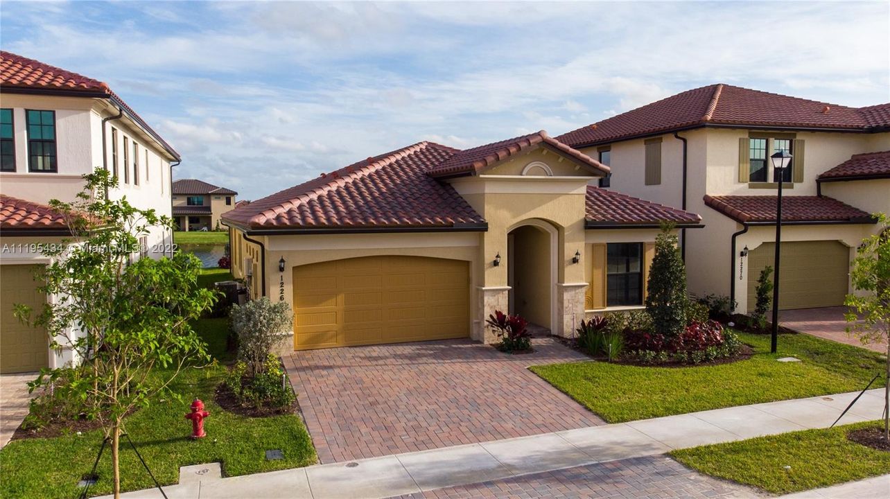 Недавно арендовано: $5,600 (3 спален, 2 ванн, 2287 Квадратных фут)