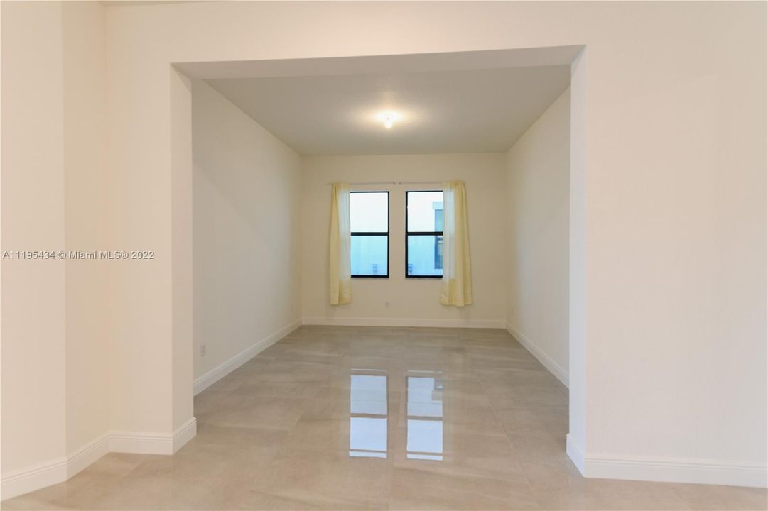 Недавно арендовано: $5,600 (3 спален, 2 ванн, 2287 Квадратных фут)