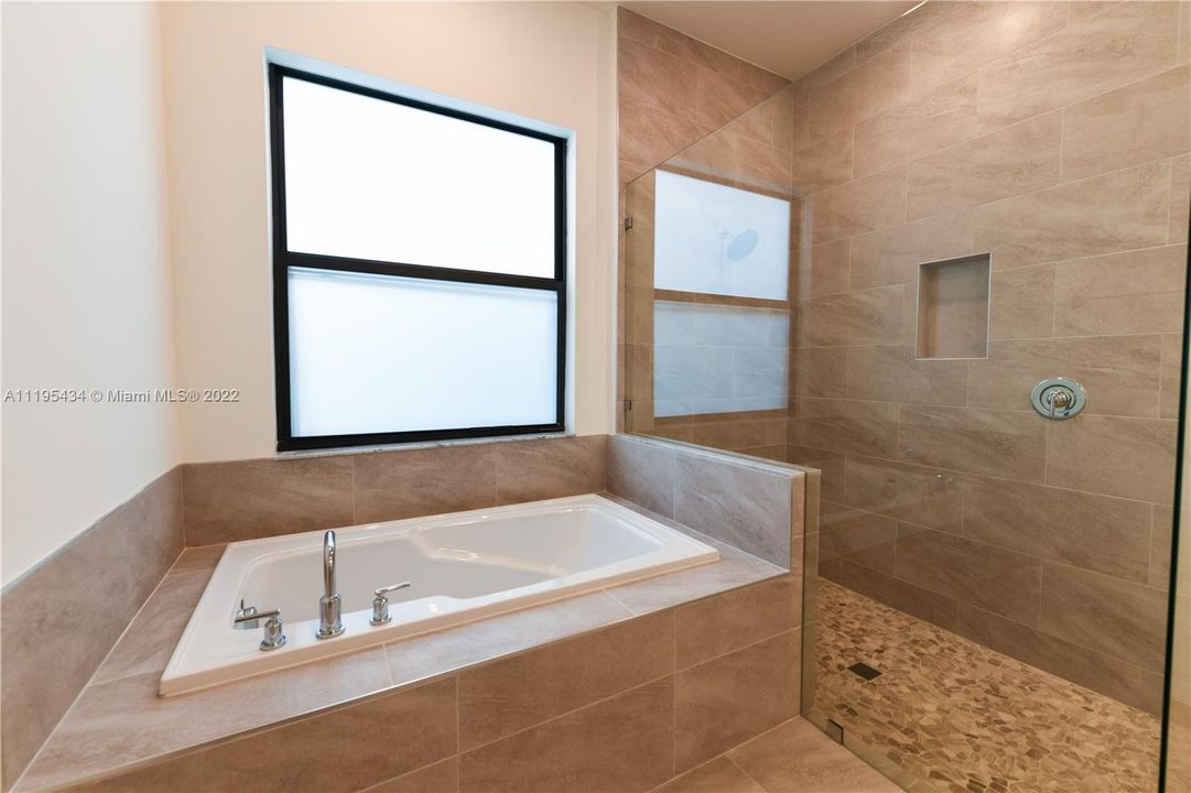 Недавно арендовано: $5,600 (3 спален, 2 ванн, 2287 Квадратных фут)