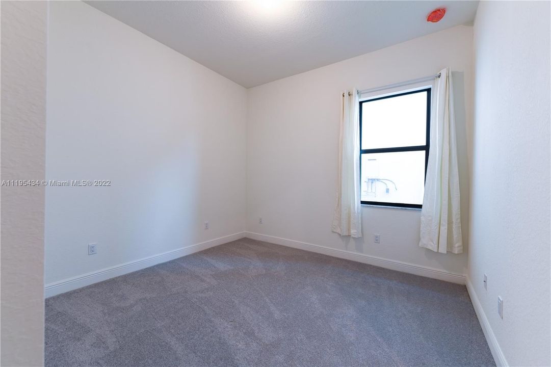 Недавно арендовано: $5,600 (3 спален, 2 ванн, 2287 Квадратных фут)