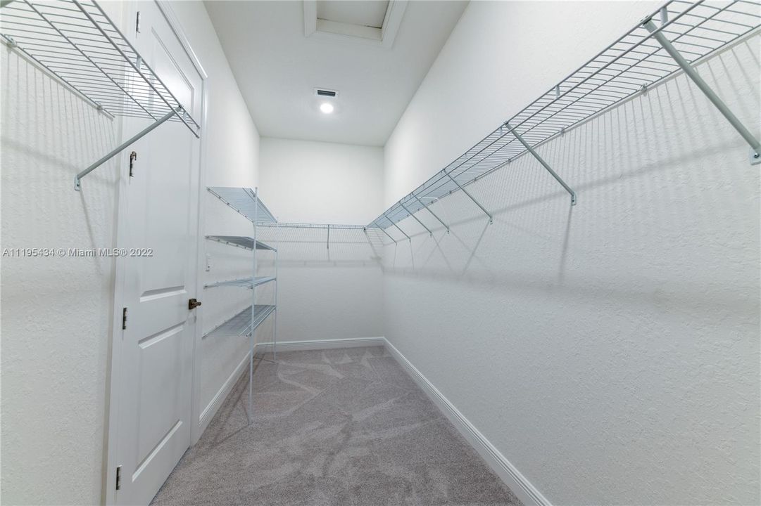 Недавно арендовано: $5,600 (3 спален, 2 ванн, 2287 Квадратных фут)