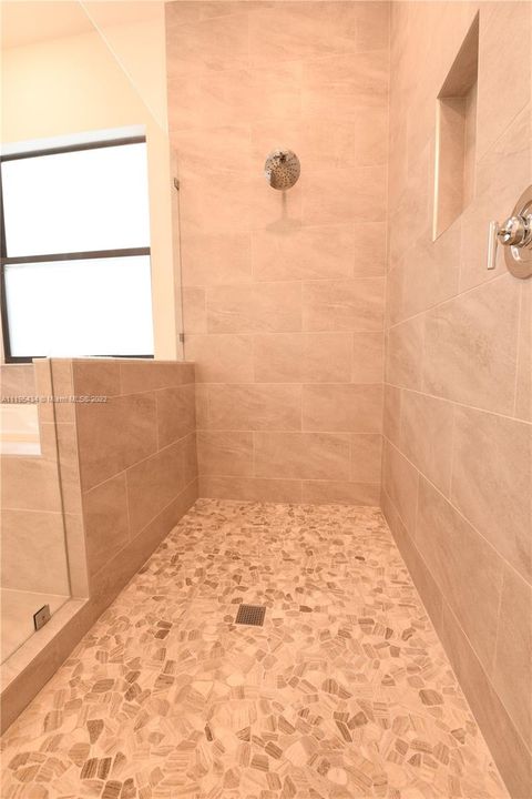 Недавно арендовано: $5,600 (3 спален, 2 ванн, 2287 Квадратных фут)