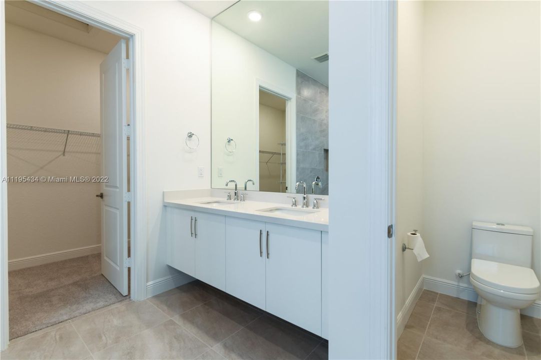 Недавно арендовано: $5,600 (3 спален, 2 ванн, 2287 Квадратных фут)