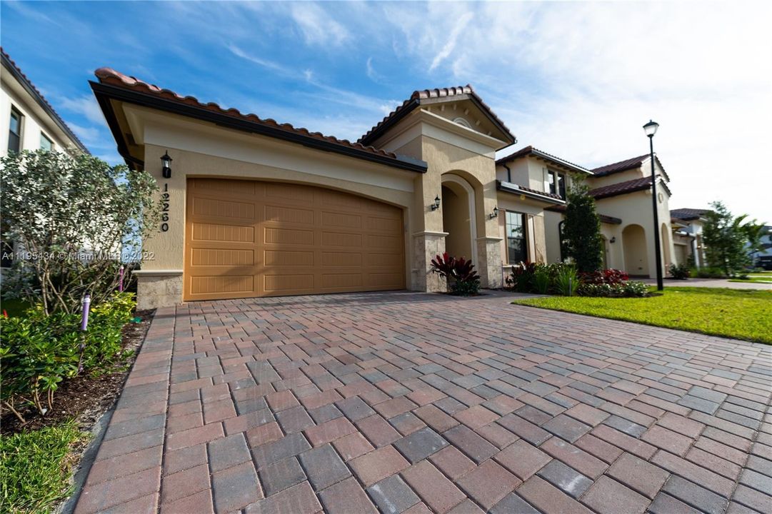 Недавно арендовано: $5,600 (3 спален, 2 ванн, 2287 Квадратных фут)