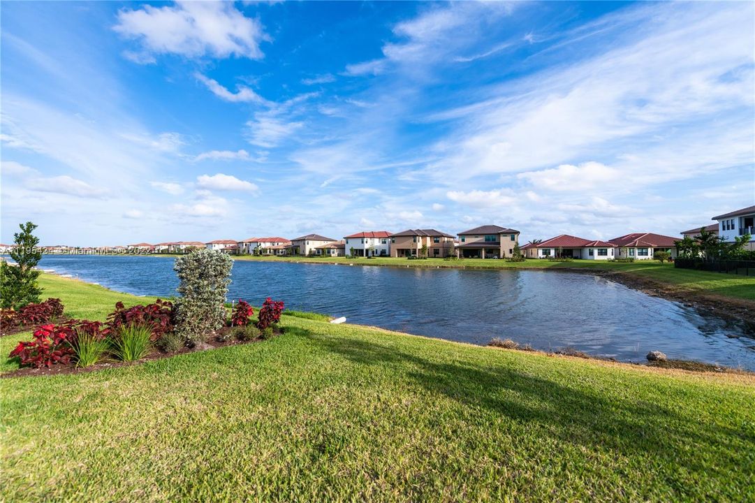 Недавно арендовано: $5,600 (3 спален, 2 ванн, 2287 Квадратных фут)