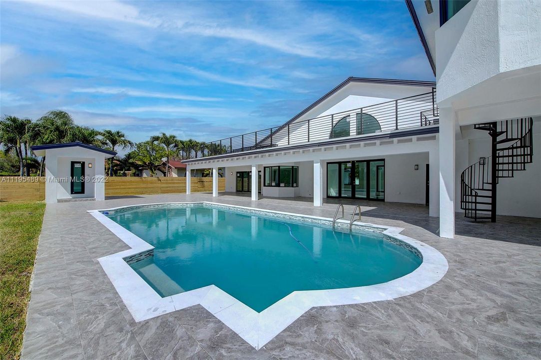 Vendido Recientemente: $1,699,000 (6 camas, 5 baños, 4465 Pies cuadrados)