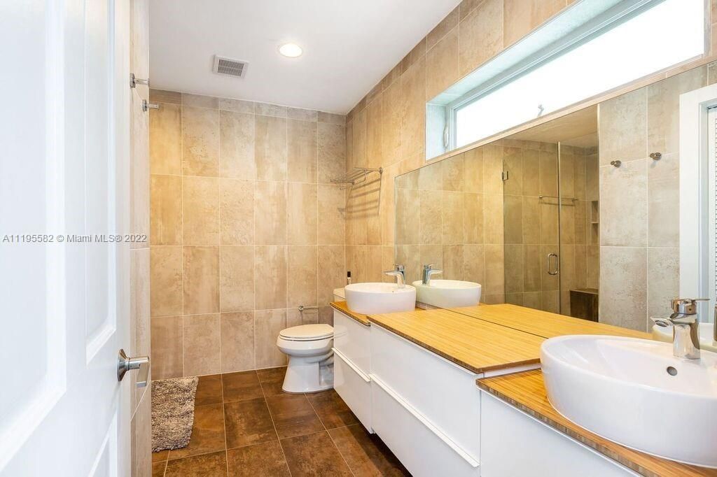 最近租的: $8,500 (4 贝兹, 3 浴室, 2106 平方英尺)