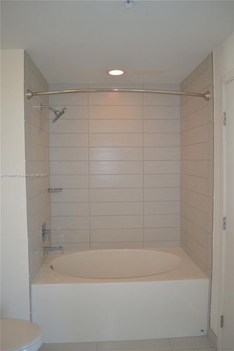 最近租的: $2,800 (1 贝兹, 1 浴室, 821 平方英尺)