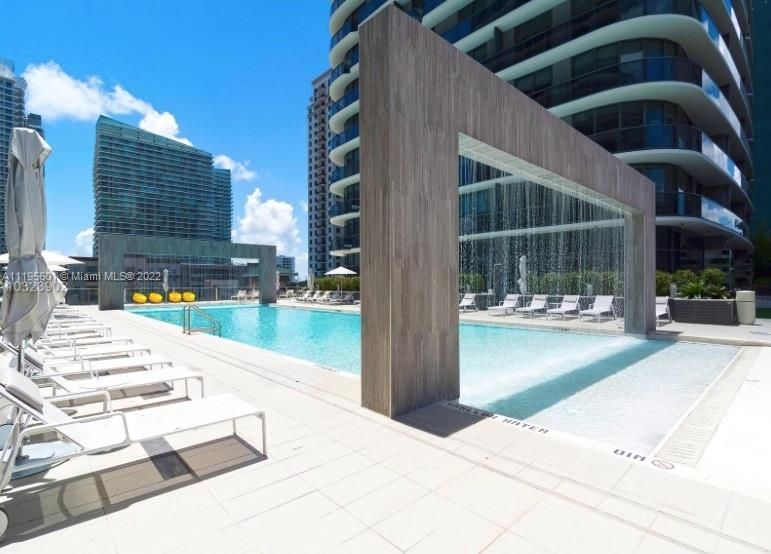 Recently Sold: $525,000 (1 beds, 2 baths, 792 Square Feet)