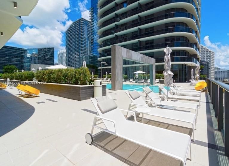Recently Sold: $525,000 (1 beds, 2 baths, 792 Square Feet)