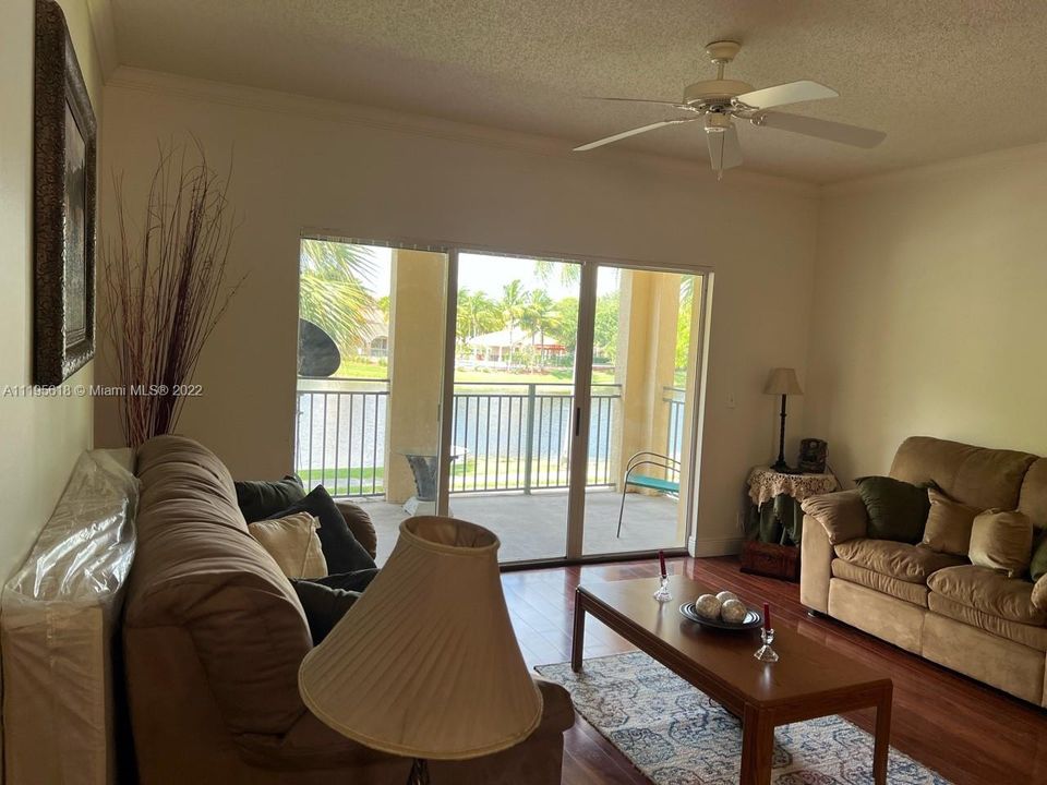 Recently Rented: $3,200 (3 beds, 2 baths, 1450 Square Feet)