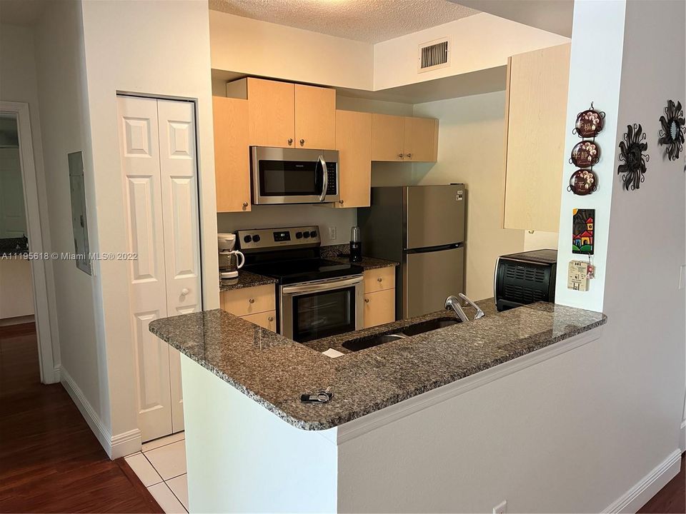 Recently Rented: $3,200 (3 beds, 2 baths, 1450 Square Feet)