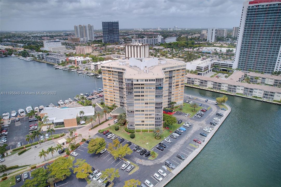 AERIAL LOOK TO THE BUILDING FROM THE INTERCOASTAL