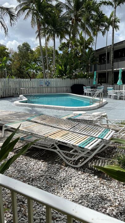 最近售出: $190,000 (1 贝兹, 1 浴室, 685 平方英尺)