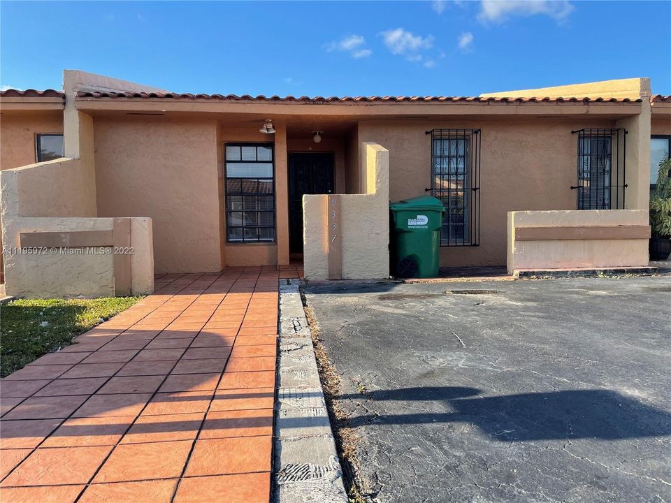 Recently Sold: $420,000 (3 beds, 2 baths, 1085 Square Feet)