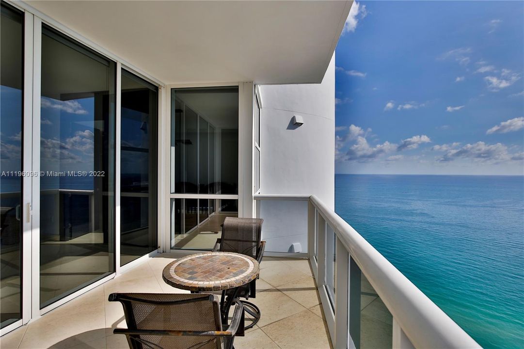 BALCONY WITH OCEANFRONT VIEWS