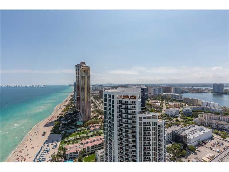 STUNNING VIEWS OVER THE OCEAN AND THE CITY OF SUNNY ISLES