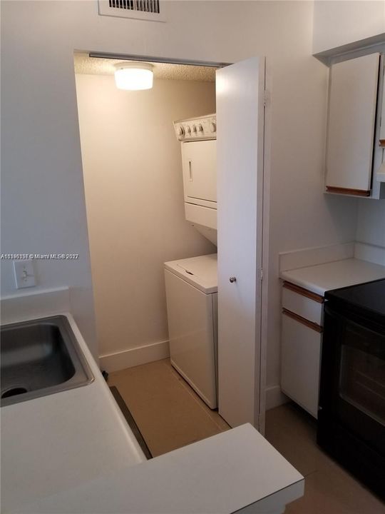 Recently Rented: $1,700 (1 beds, 1 baths, 650 Square Feet)