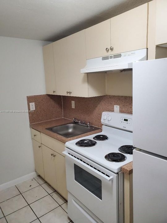 Recientemente alquilado: $2,190 (3 camas, 1 baños, 925 Pies cuadrados)