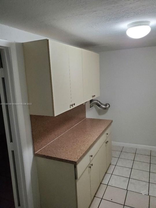Recientemente alquilado: $2,190 (3 camas, 1 baños, 925 Pies cuadrados)