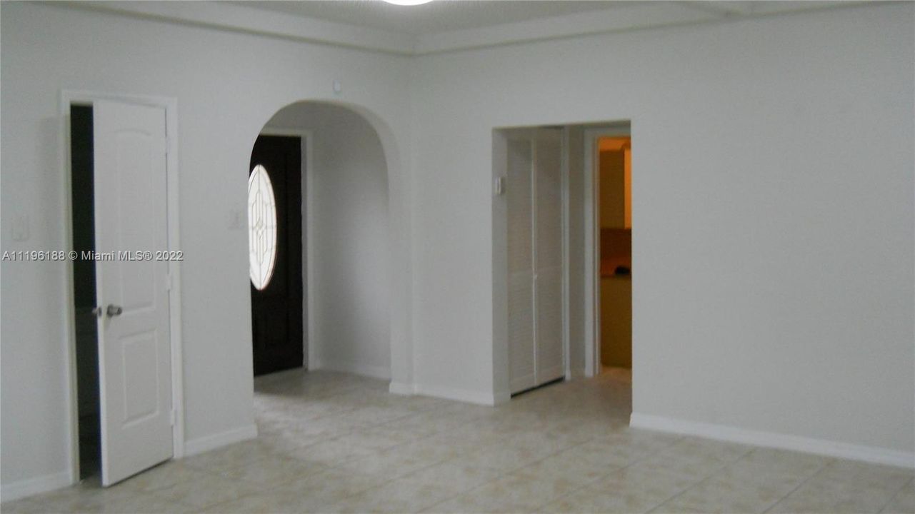 Recientemente alquilado: $2,190 (3 camas, 1 baños, 925 Pies cuadrados)