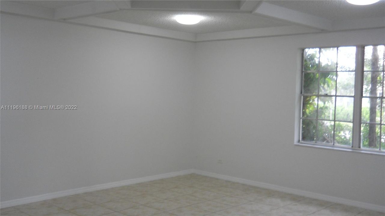 Recientemente alquilado: $2,190 (3 camas, 1 baños, 925 Pies cuadrados)