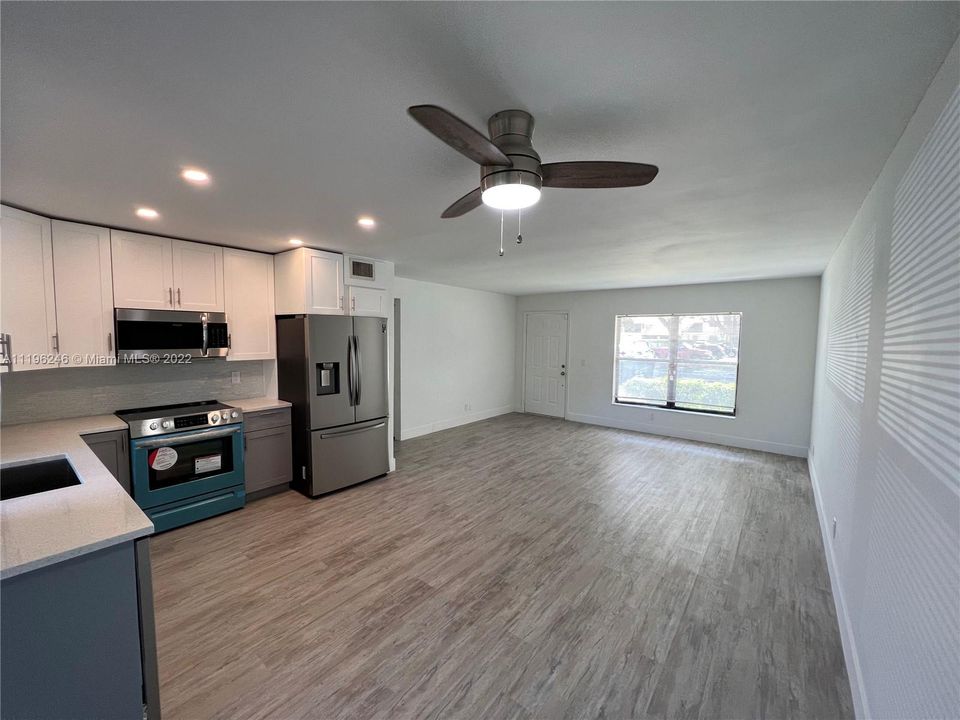 Recently Sold: $280,000 (2 beds, 2 baths, 998 Square Feet)