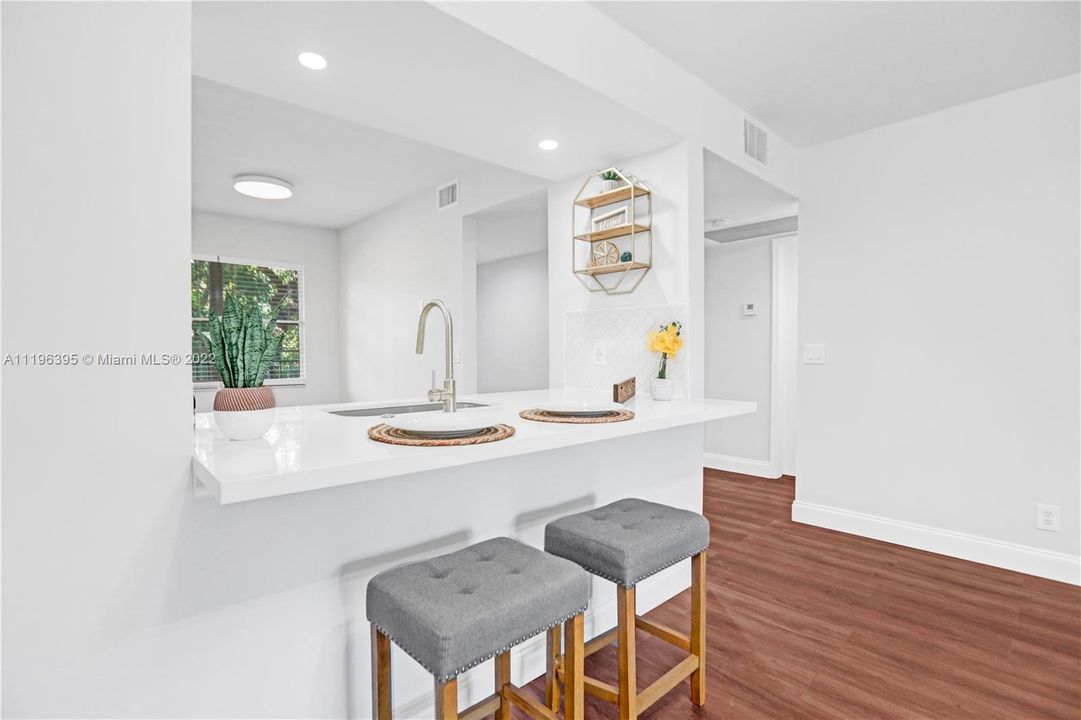 Recently Sold: $302,000 (2 beds, 2 baths, 1192 Square Feet)