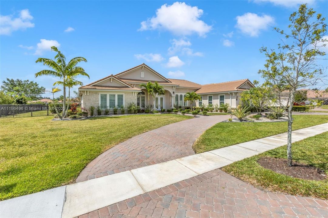 Recently Sold: $2,499,999 (4 beds, 4 baths, 4921 Square Feet)