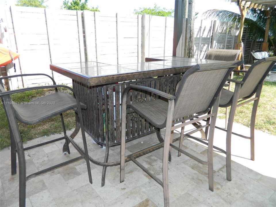 Recently Rented: $3,000 (3 beds, 2 baths, 1250 Square Feet)