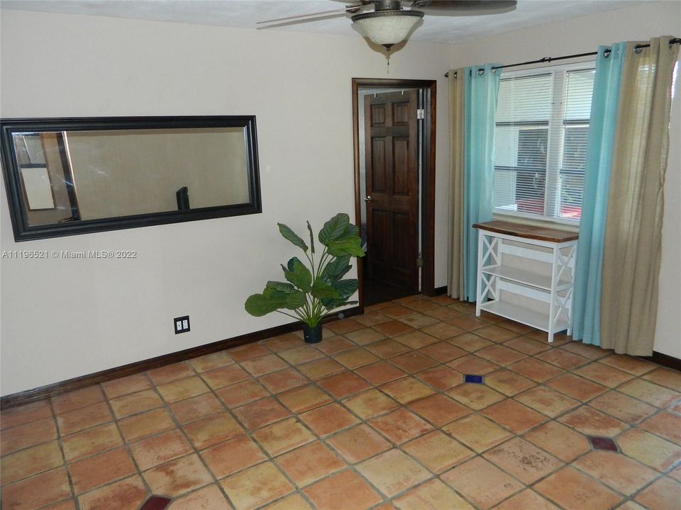 Recently Rented: $3,000 (3 beds, 2 baths, 1250 Square Feet)