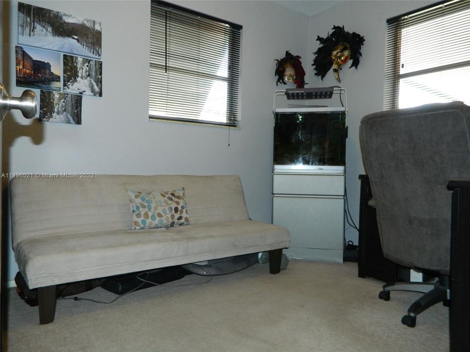 Recently Rented: $3,000 (3 beds, 2 baths, 1250 Square Feet)