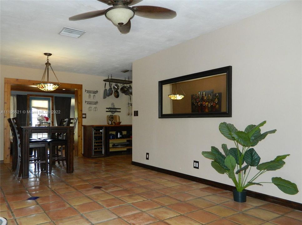 Recently Rented: $3,000 (3 beds, 2 baths, 1250 Square Feet)