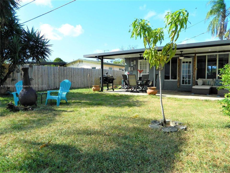 Recently Rented: $3,000 (3 beds, 2 baths, 1250 Square Feet)